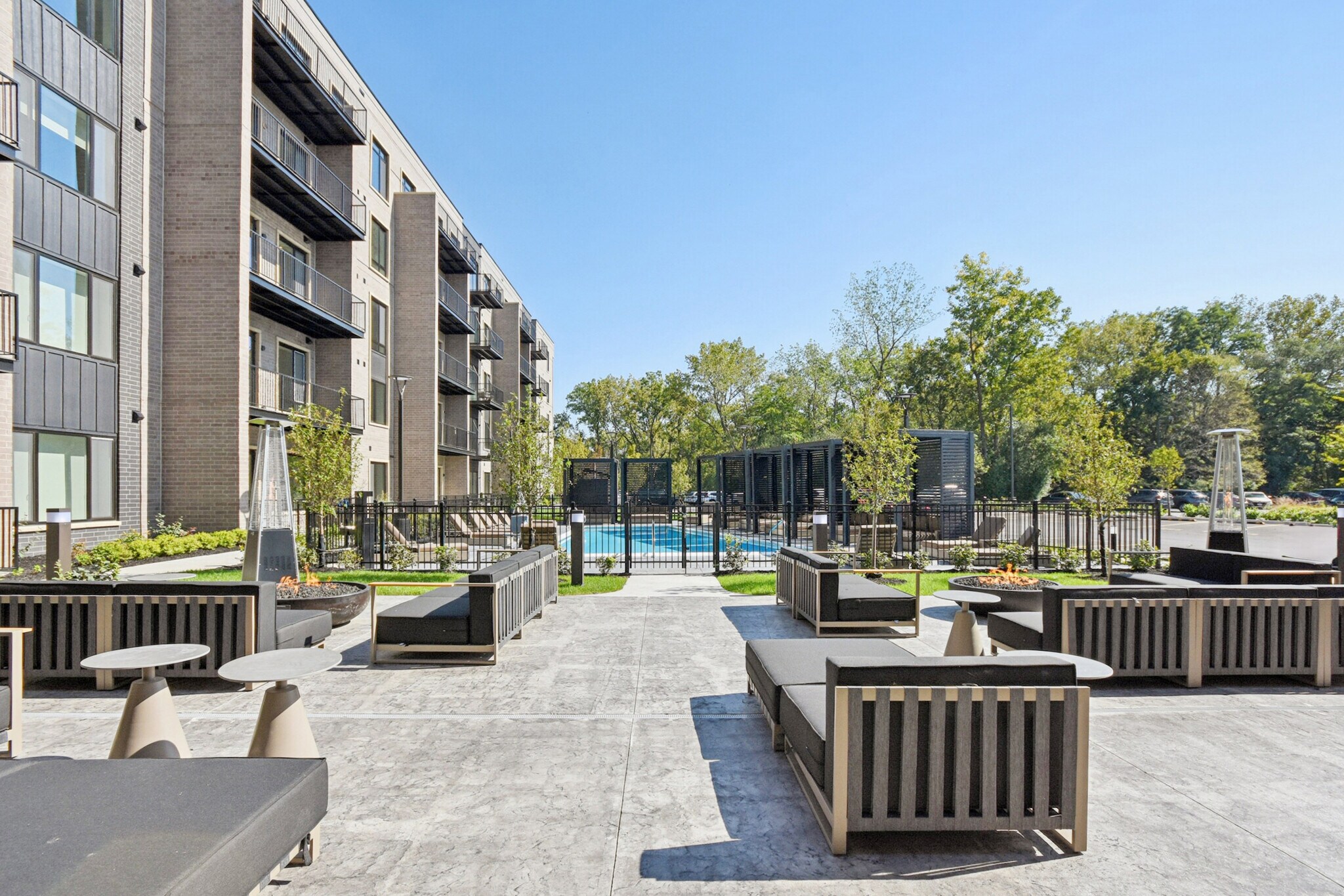Outdoor amenity courtyard