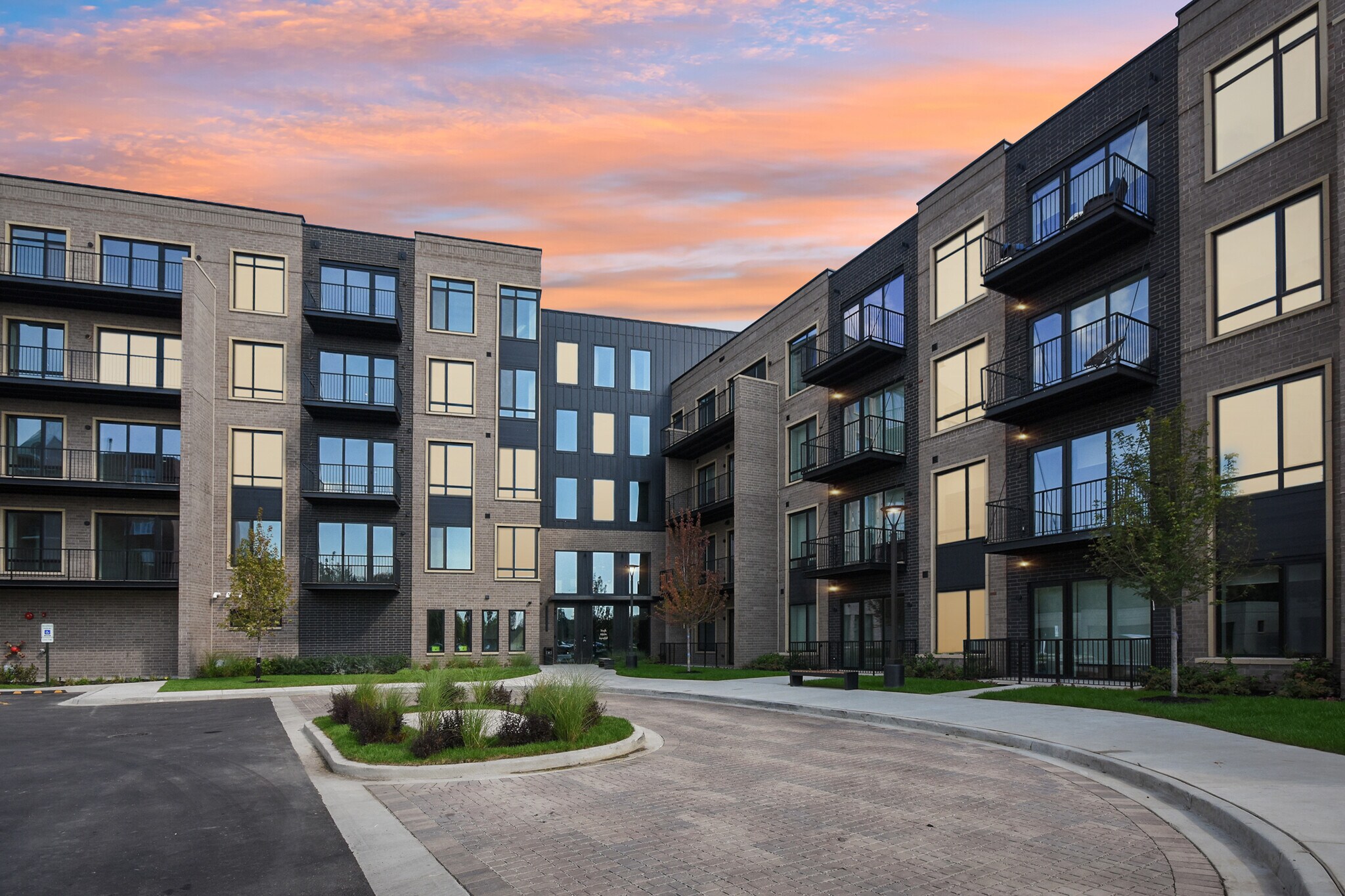 Novú exterior at dusk